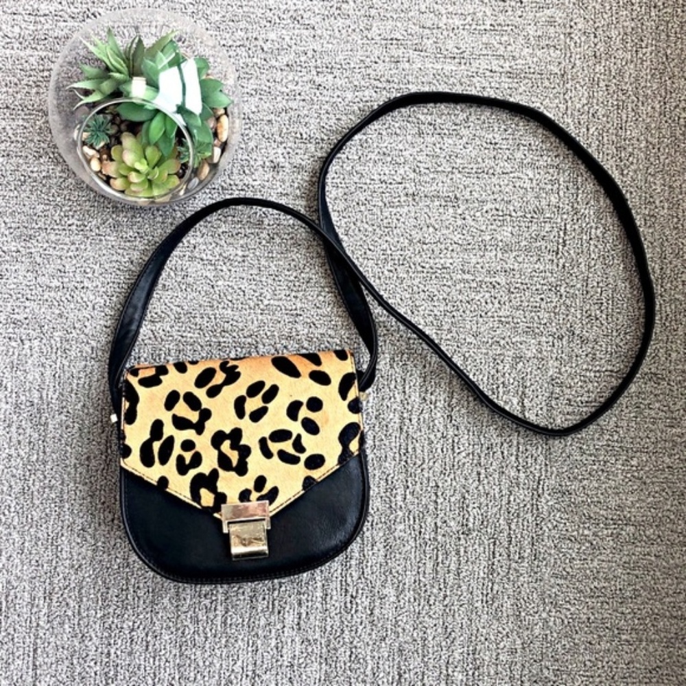 2/$15 ⭐️ Steve Madden Leopard Crossbody 0107
